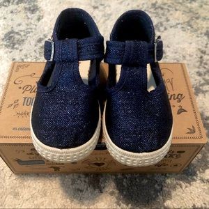 Cienta Navy size 21